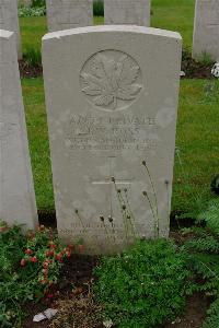 Etaples Military Cemetery - Ross, John William